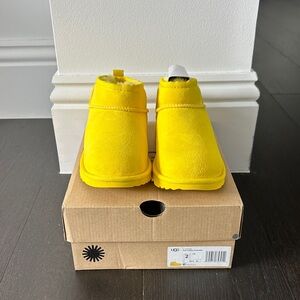 Brand New! UGG Kids classic ultra mini Bright Yellow Boots size 2